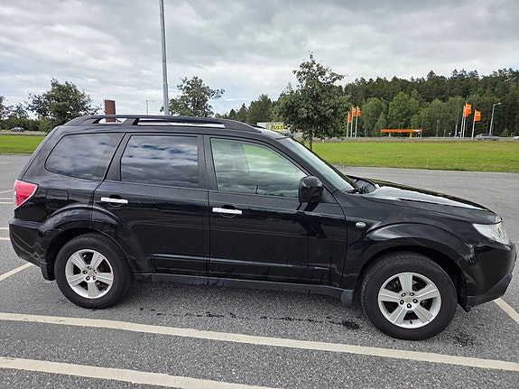 Subaru Forester 3 of 9