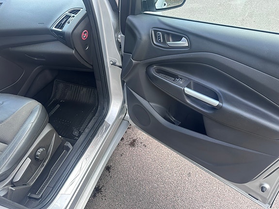 Ford Kuga 11 of 13
