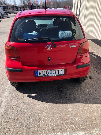 Toyota Yaris 2 of 6