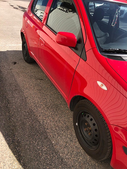 Toyota Yaris 5 of 6