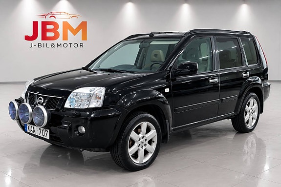 Nissan X-Trail 2 of 7
