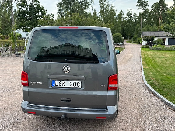 Volkswagen Multivan 4 of 11