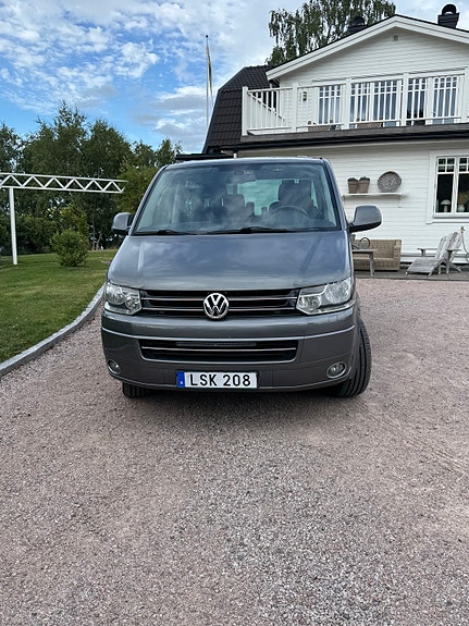Volkswagen Multivan 2 of 11
