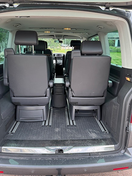 Volkswagen Multivan 5 of 11