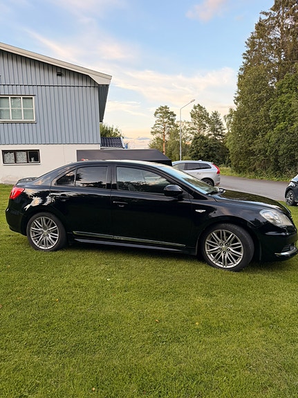 Suzuki Kizashi 3 of 11