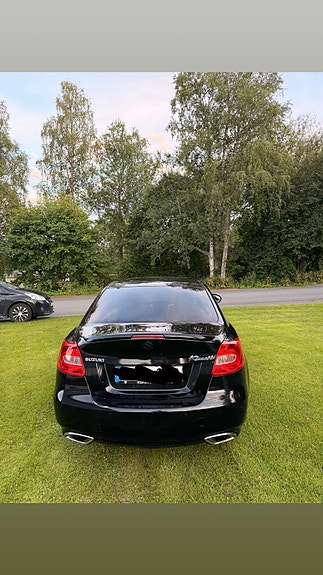 Suzuki Kizashi 4 of 11