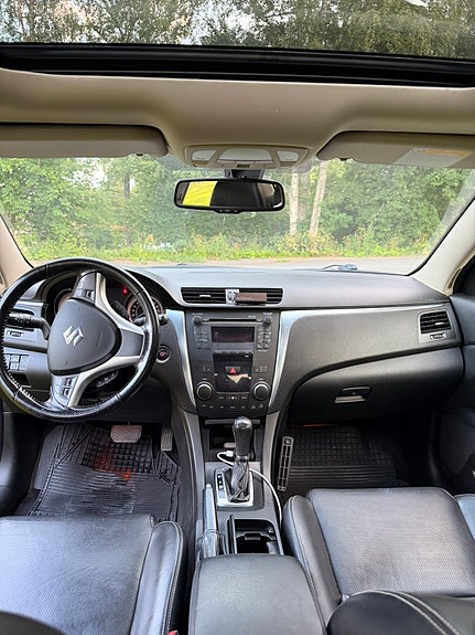 Suzuki Kizashi 6 of 11
