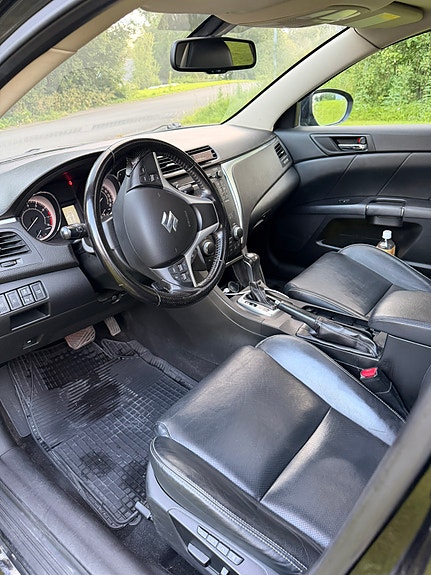 Suzuki Kizashi 8 of 11