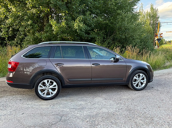 Skoda Octavia Scout 3 of 7