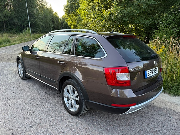 Skoda Octavia Scout 4 of 7
