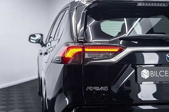 Toyota RAV4 8 of 27