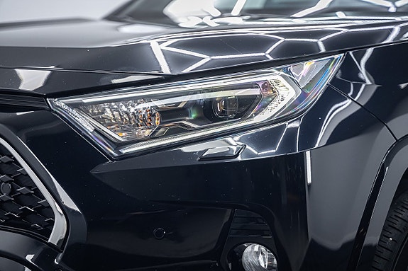 Toyota RAV4 3 of 27