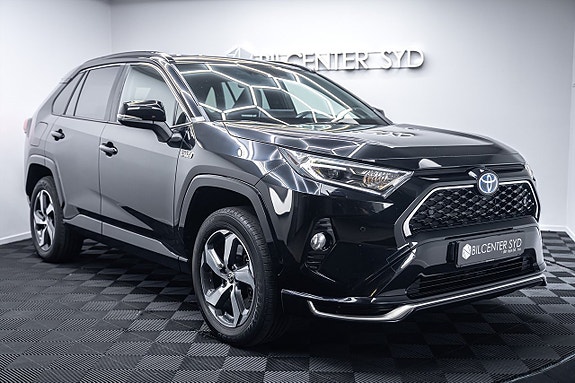 Toyota RAV4 4 of 27