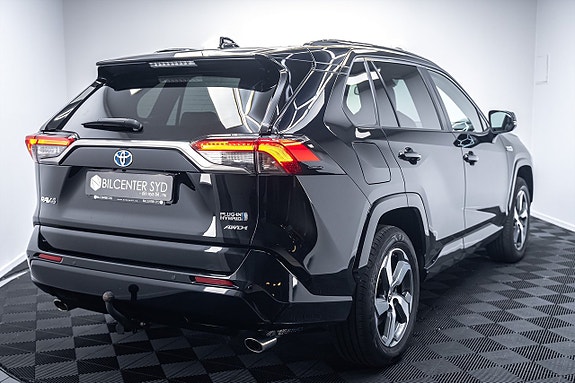 Toyota RAV4 9 of 27