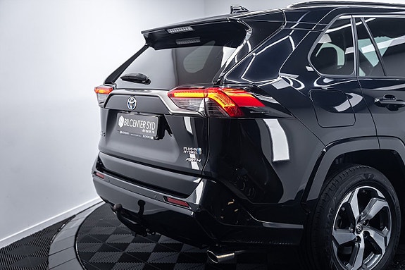 Toyota RAV4 10 of 27