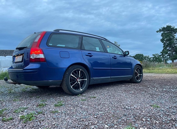 Volvo V50 4 of 24