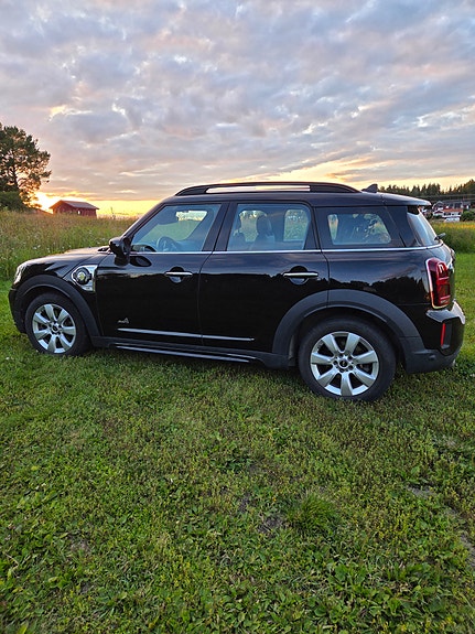MINI Countryman Cooper SE 2 of 9