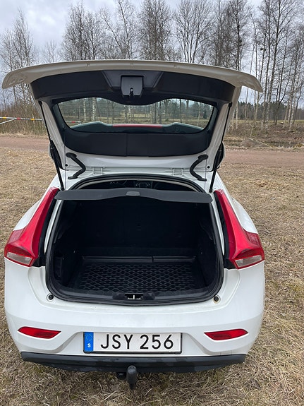 Volvo V40 11 of 17