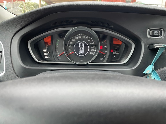 Volvo V40 13 of 17