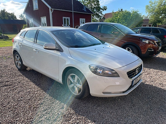 Volvo V40 4 of 17