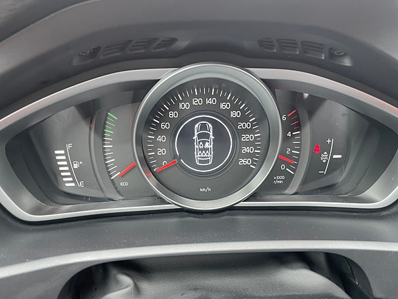 Volvo V40 14 of 17