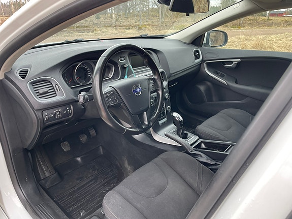 Volvo V40 15 of 17