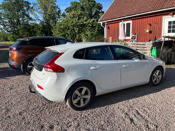 Volvo V40 9 of 17