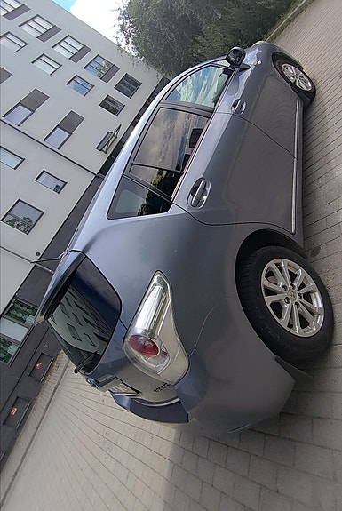 Toyota Verso 2 of 4