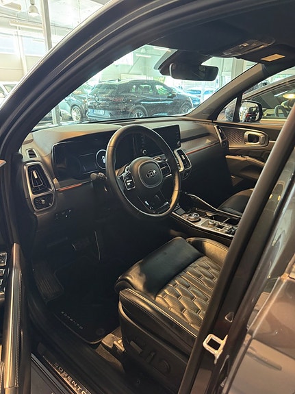Kia Sorento 2 of 15