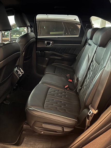Kia Sorento 4 of 15