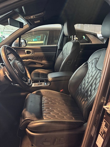 Kia Sorento 3 of 15