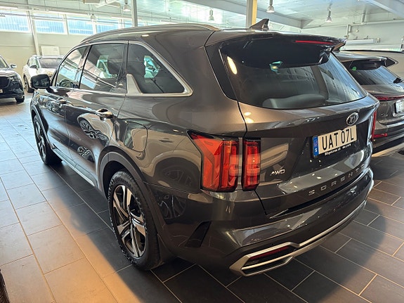 Kia Sorento 5 of 15