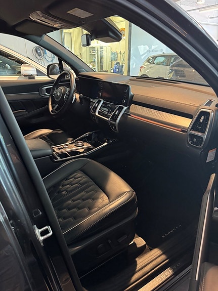 Kia Sorento 10 of 15