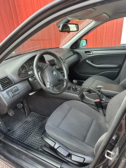 BMW 318i 5 of 10