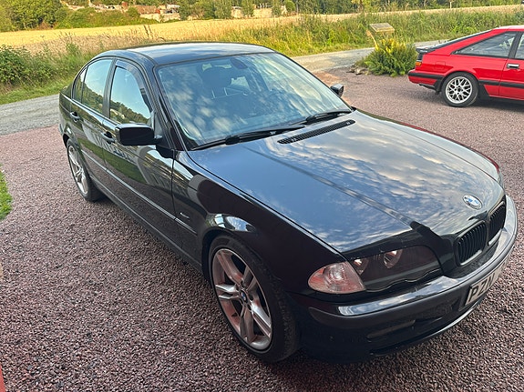 BMW 318i 2 of 10