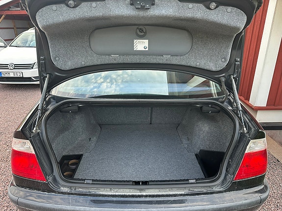 BMW 318i 7 of 10