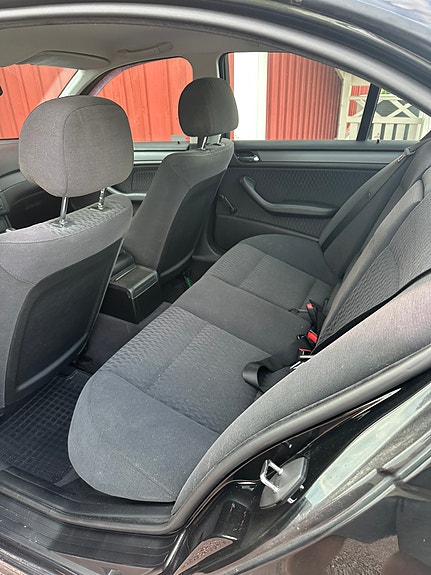 BMW 318i 6 of 10