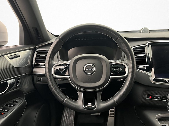 Volvo XC90 11 of 30