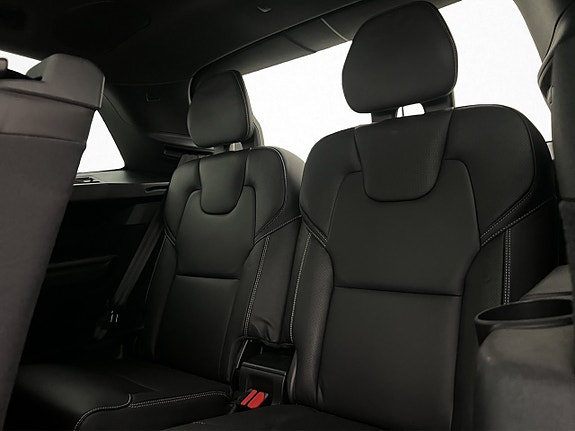 Volvo XC90 15 of 30