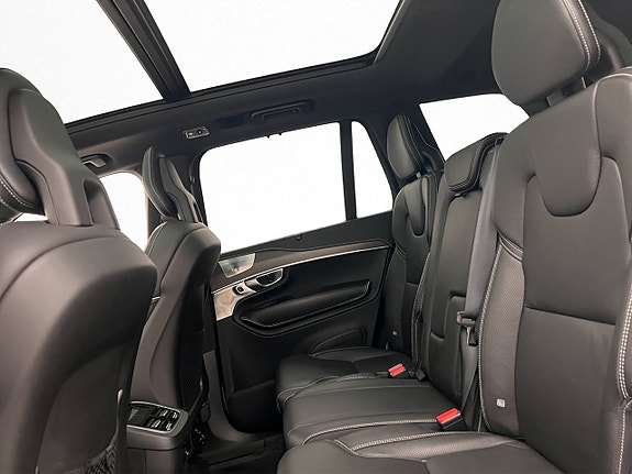 Volvo XC90 14 of 30