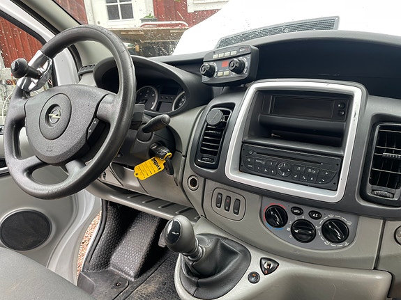 Opel Vivaro 14 of 20