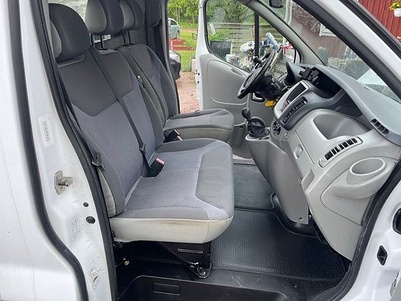Opel Vivaro 13 of 20
