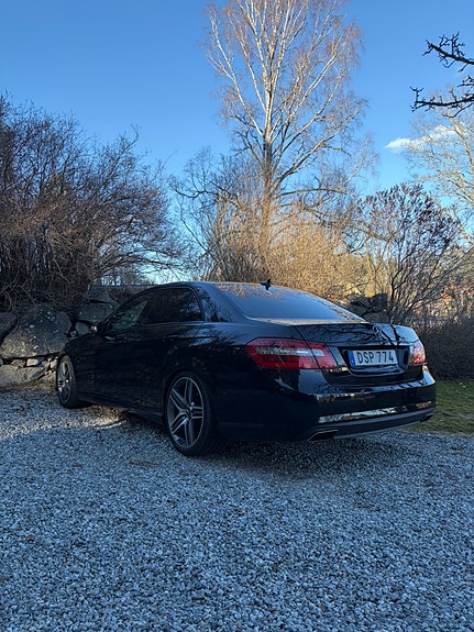 Mercedes-Benz E350 3 of 5