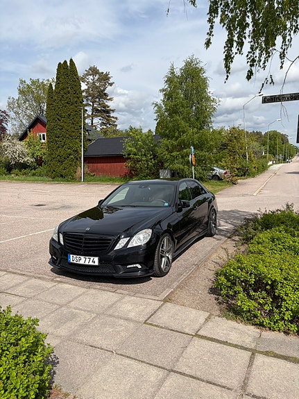 Mercedes-Benz E350 2 of 5
