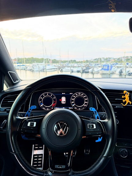 Volkswagen Golf VII 9 of 15
