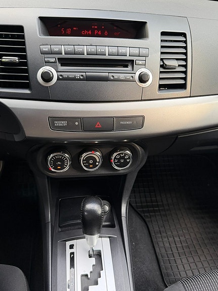 Mitsubishi Lancer 12 of 18
