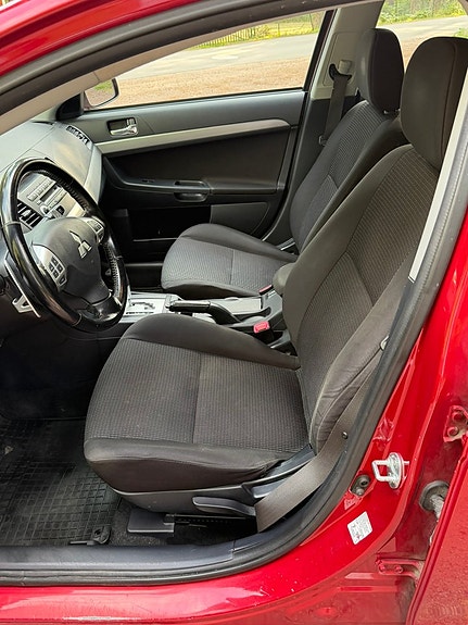 Mitsubishi Lancer 10 of 18