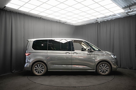 Volkswagen Multivan 7 of 30