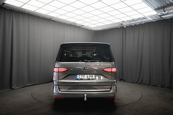 Volkswagen Multivan 9 of 30