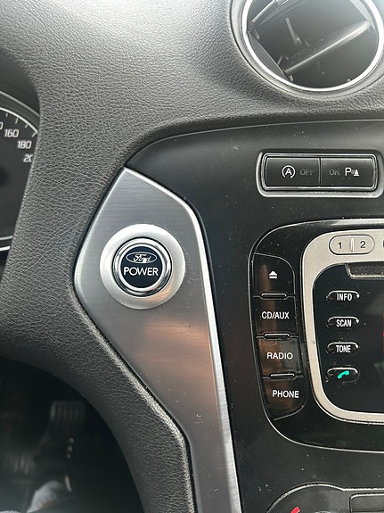 Ford Mondeo 10 of 16